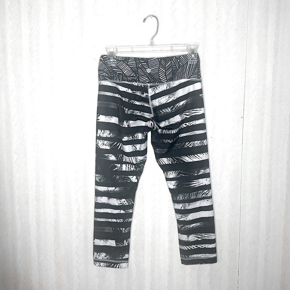 LULULEMON Wunder Under cropped black and white leggings size 6 - Picture 9 of 13